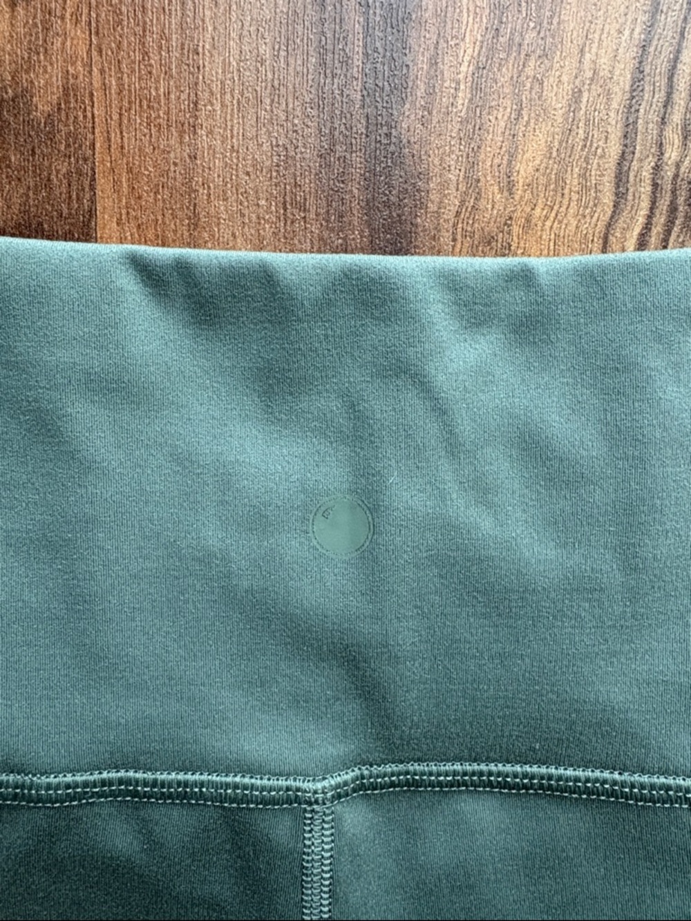 Yogalicious Woman’s Olive Green High-Waist Crossover active Shorts Size L - Picture 4 of 7